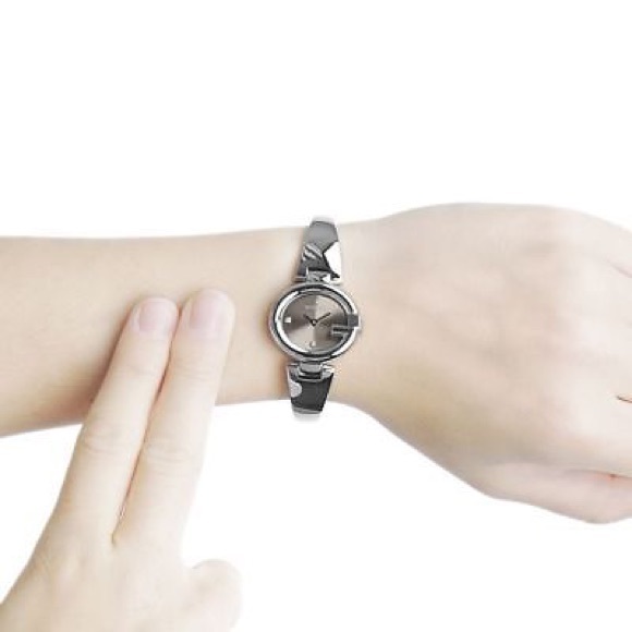 ***SOLD***NWT Gucci Ladies Bangle Guccissima Watch - Picture 4 of 8